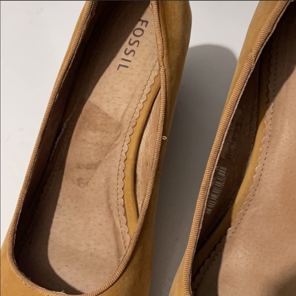 Reposh! Unworn Fossil peep toe wedge! - Picture 3 of 6